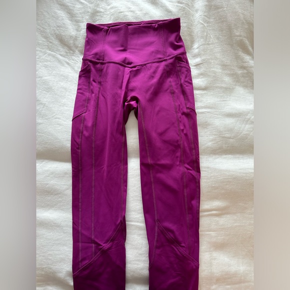 Lululemon size 6 Leggings with pockets - Picture 3 of 3